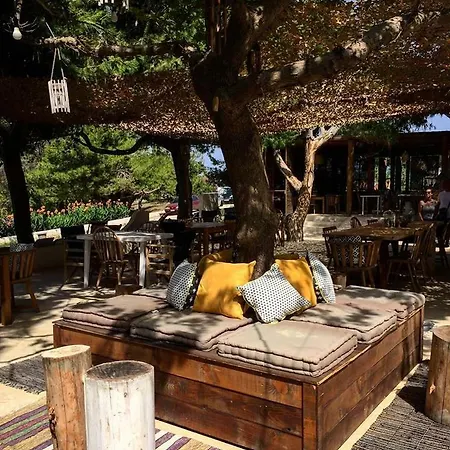Artemis Aparthotel